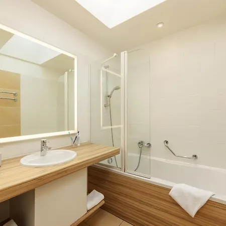假日公园 Center Parcs Les Trois Forets 3*