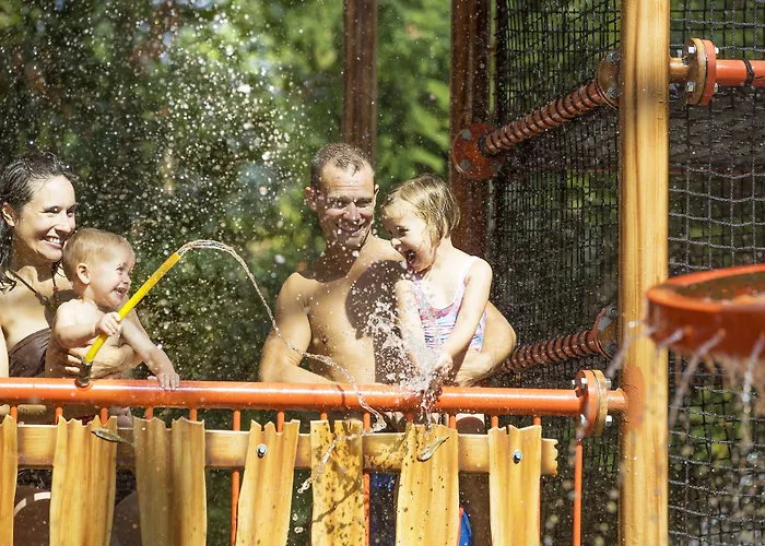Center Parcs Les Trois Forets 阿蒂尼