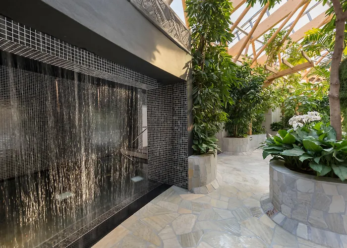 Center Parcs Les Trois Forets 4* 阿蒂尼