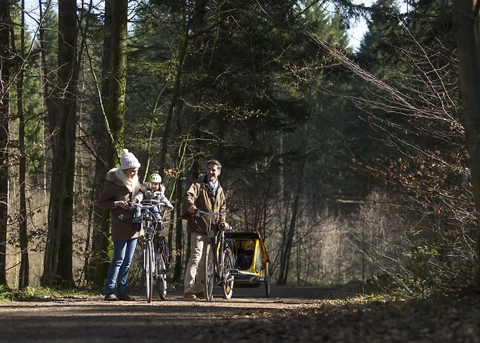 Center Parcs Les Trois Forets 假日公园 阿蒂尼