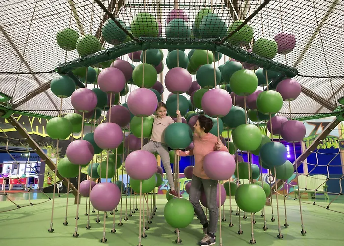 Prázdninový areál Center Parcs Les Trois Forets 4*