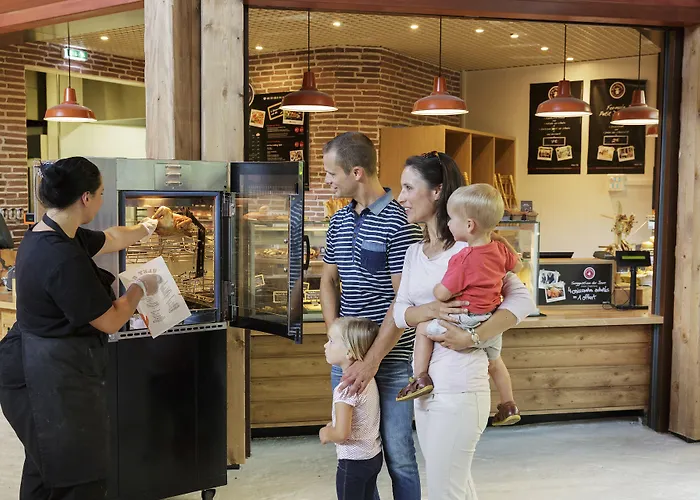 Prázdninový areál Center Parcs Les Trois Forets 4*