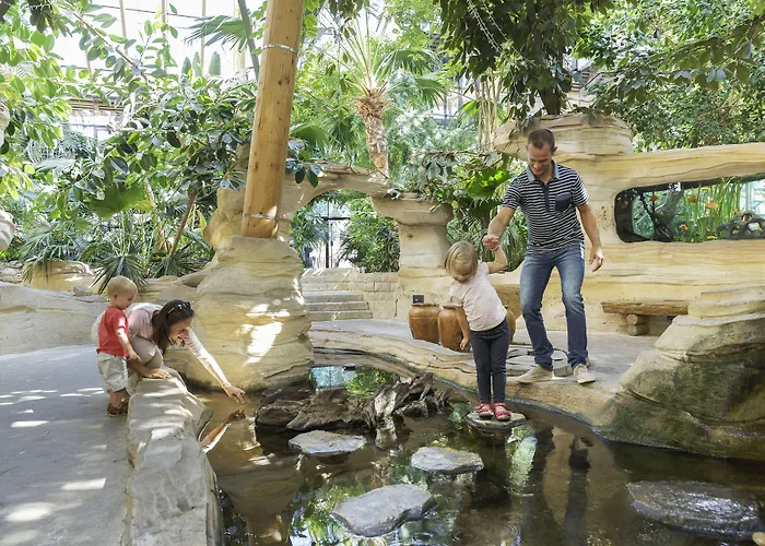 Prázdninový areál Center Parcs Les Trois Forets 4*